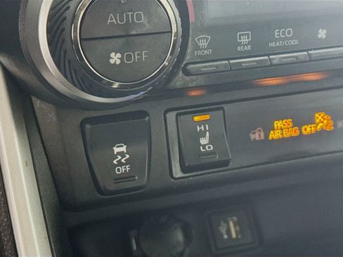 Used 2023 Toyota RAV4 XLE Premium image 17