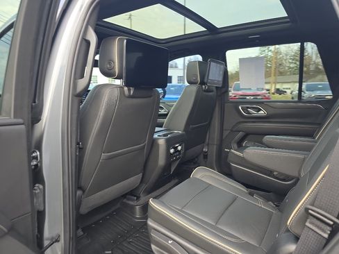 Used 2021 GMC Yukon SLT w/ SLT Premium Package image 18