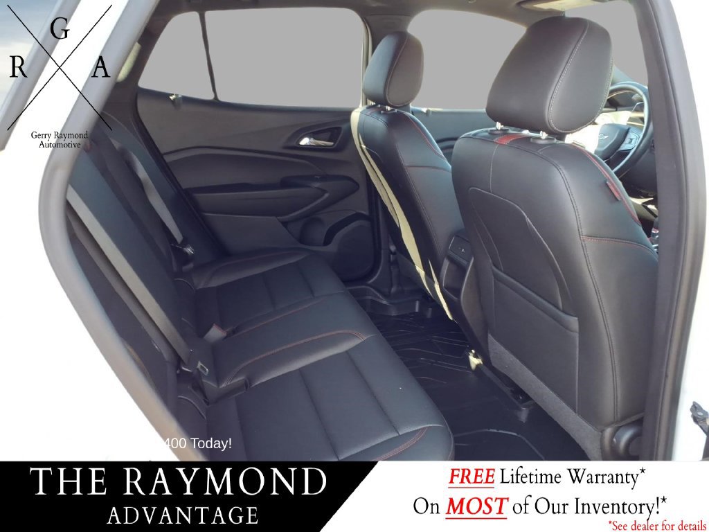 Used 2025 Chevrolet Trax RS w/ Sunroof Package FWD image 11