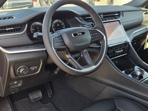 New 2025 Jeep Grand Cherokee Limited w/ Trailer Tow Package image 16