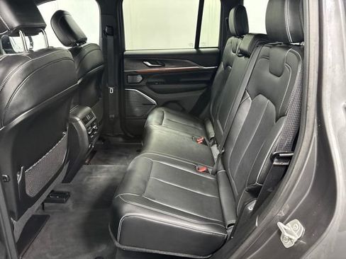 Used 2022 Jeep Grand Cherokee Overland AWD/4WD image 23