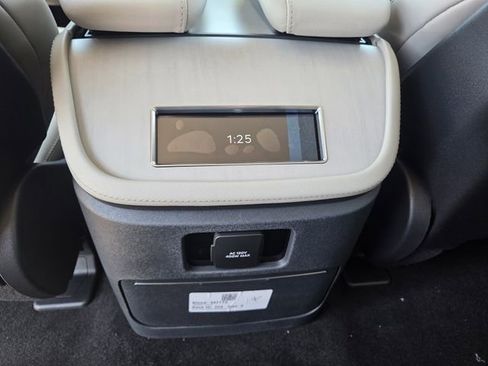 New 2026 Lincoln Navigator L Premier AWD/4WD image 17