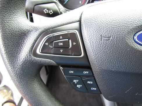 Used 2017 Ford Focus SE FWD image 8
