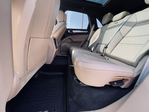 Used 2023 Porsche Cayenne Platinum Edition image 27