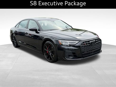 Used 2023 Audi S8 w/ S8 Comfort Plus Package AWD/4WD image 4
