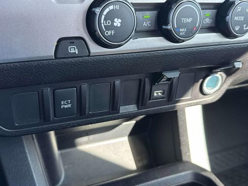Used 2022 Toyota Tacoma 2WD Double Cab image 38