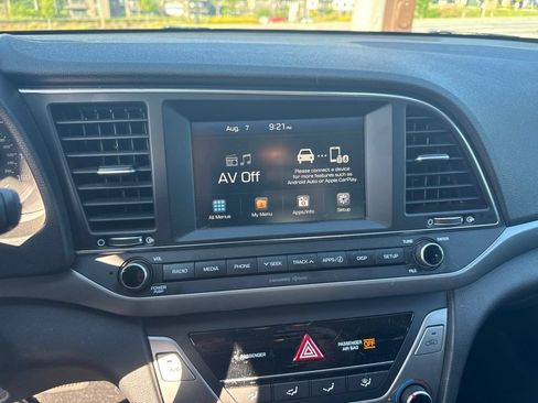 Used 2018 Hyundai Elantra SEL FWD image 3