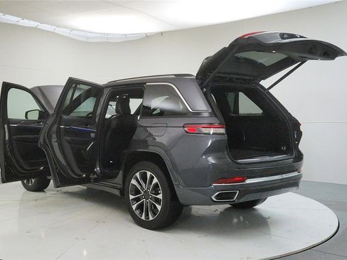 Used 2022 Jeep Grand Cherokee Overland w/ Luxury Tech Group IV image 13