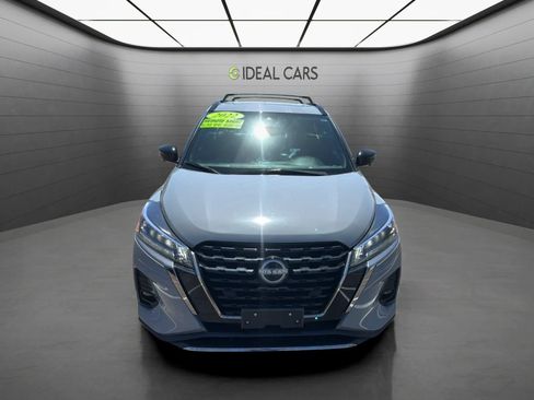 Used 2022 Nissan Kicks SR w/ Premium Package FWD image 2