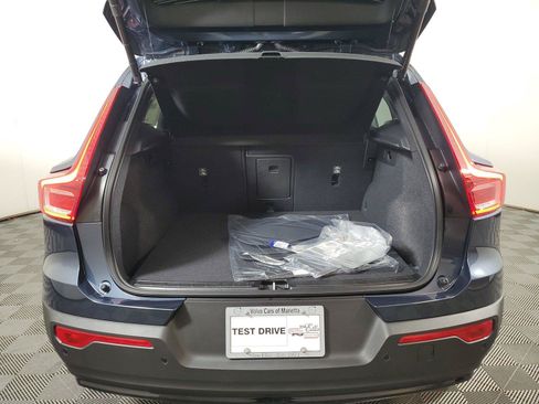 Used 2026 Volvo XC40 B5 Core AWD/4WD image 9