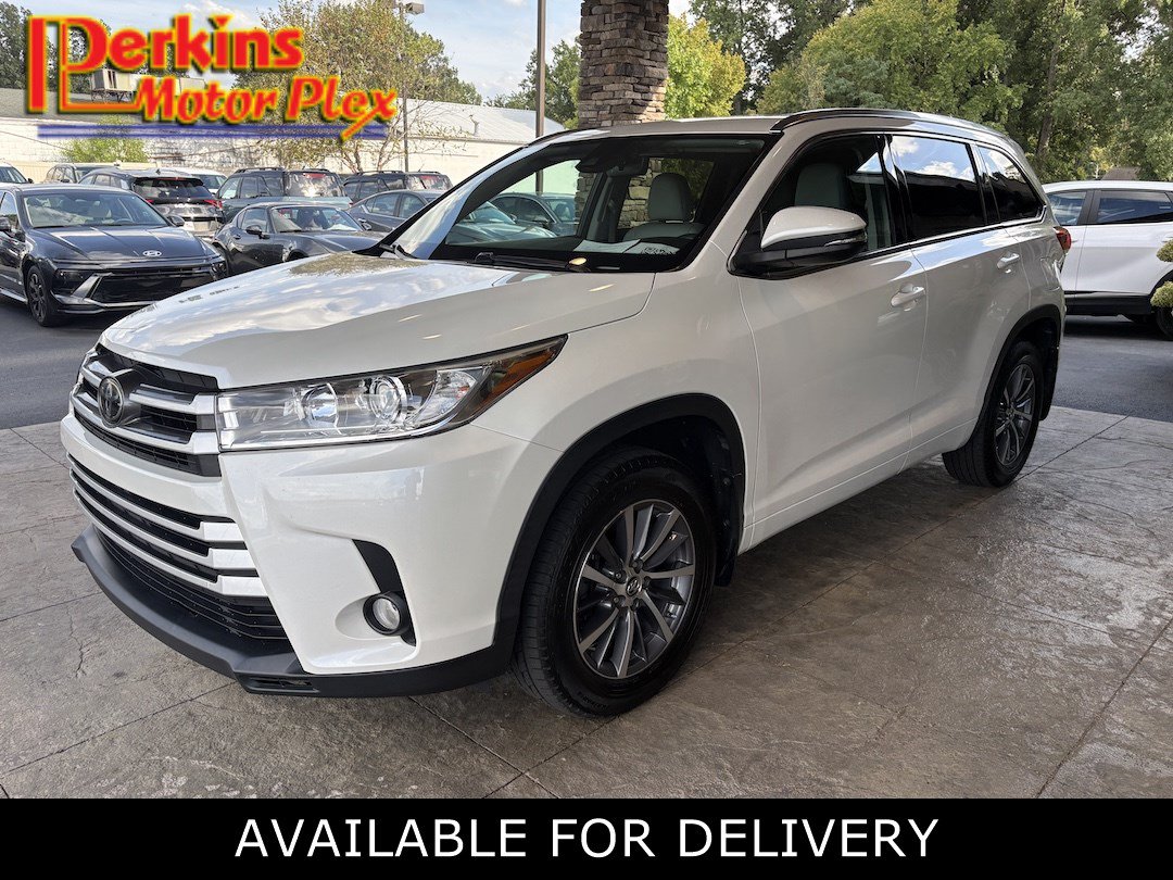 Used 2017 Toyota Highlander XLE AWD/4WD image 1