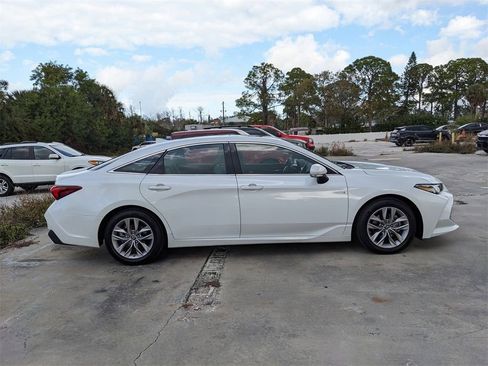 Used 2019 Toyota Avalon XLE w/ Moonroof Package image 8