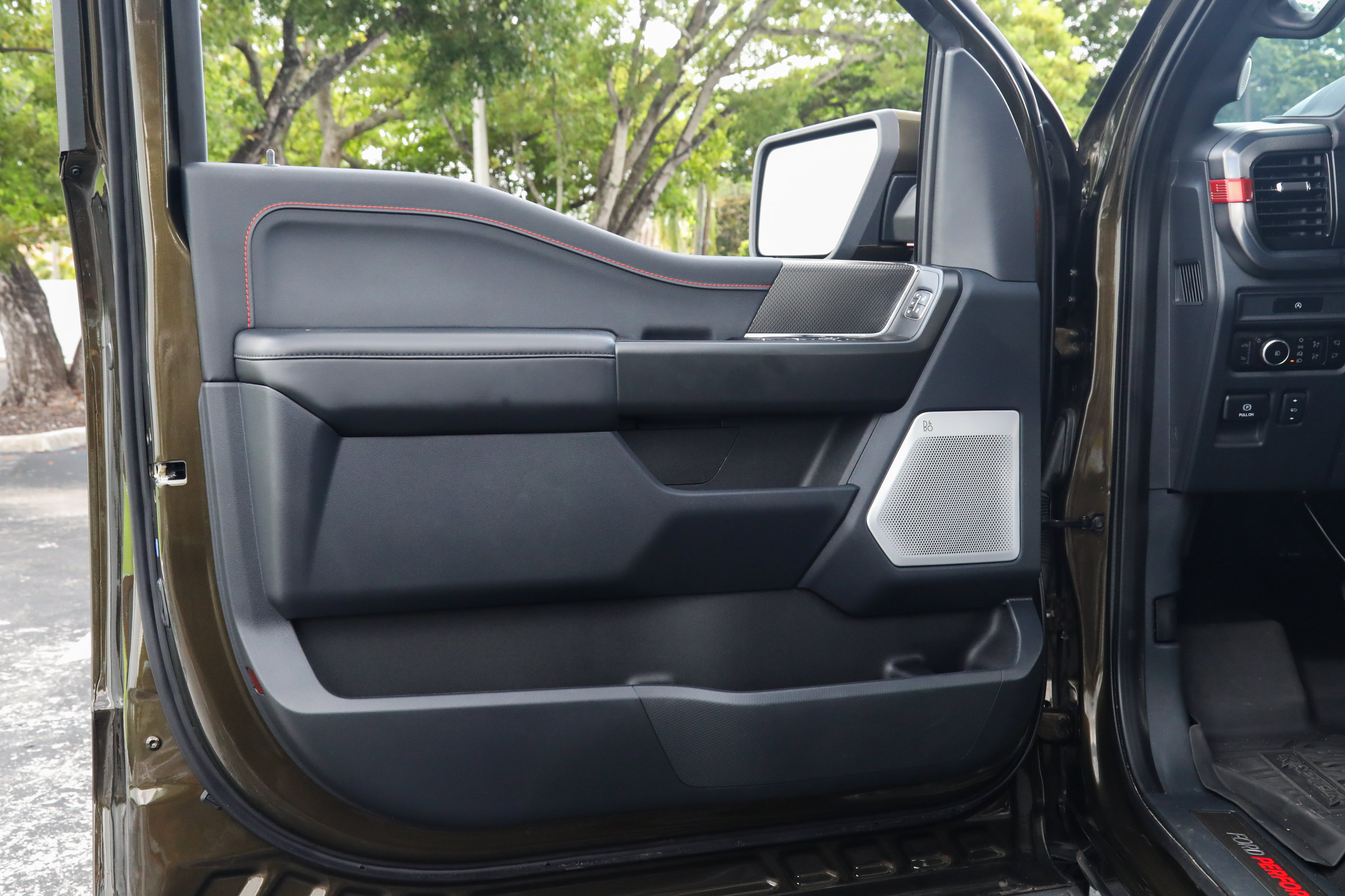 Used 2025 Ford F150 Raptor AWD/4WD image 16