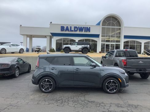 Used 2024 Kia Soul EX image 8