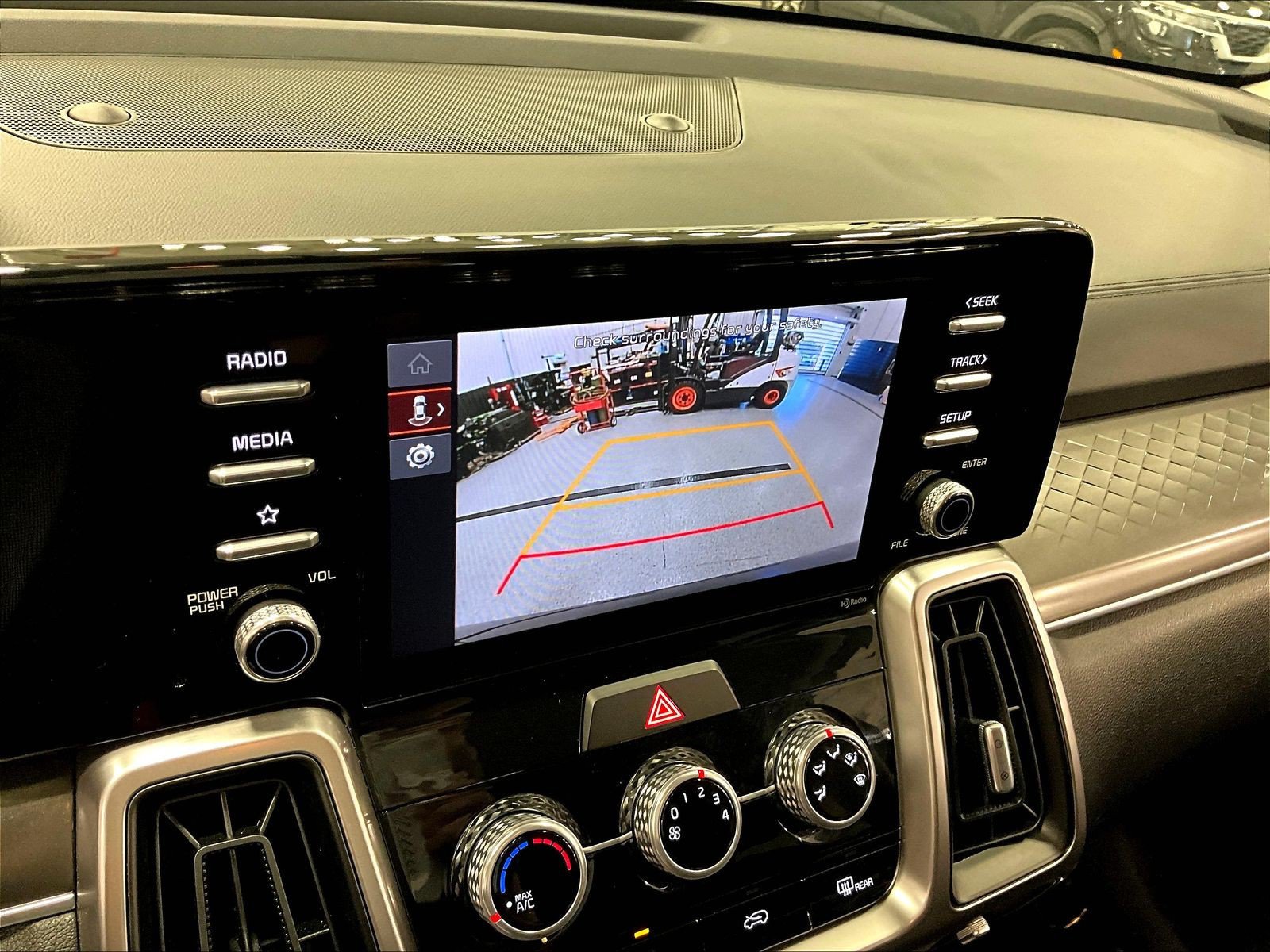 Used 2023 Kia Sorento LX AWD/4WD image 38
