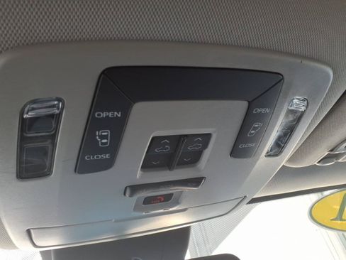 Used 2021 Toyota Sienna LE w/ LE Plus Package FWD image 28