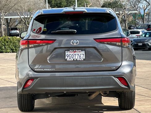 Used 2023 Toyota Highlander LE image 5