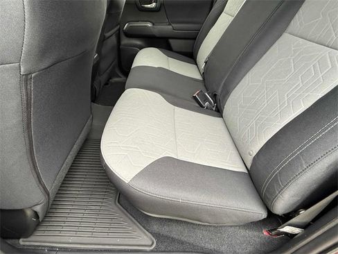 Used 2022 Toyota Tacoma TRD Sport image 16