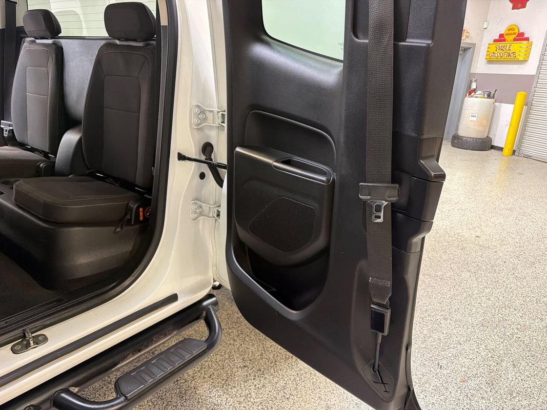 Used 2015 GMC Canyon SLE RWD image 32