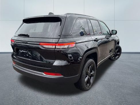 New 2026 Jeep Grand Cherokee Limited w/ Limited Altitude Package AWD/4WD image 4