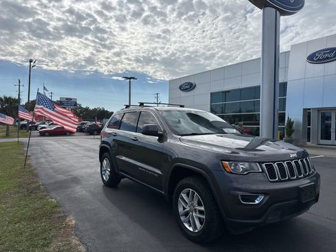 Used 2017 Jeep Grand Cherokee Laredo w/ Quick Order Package 2BE image 2