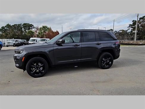 New 2025 Jeep Grand Cherokee Altitude image 26