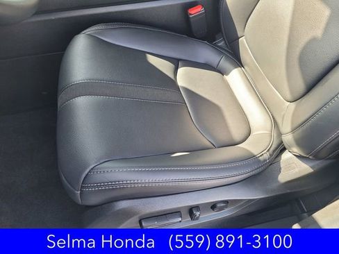 Used 2025 Honda Pilot Touring image 13