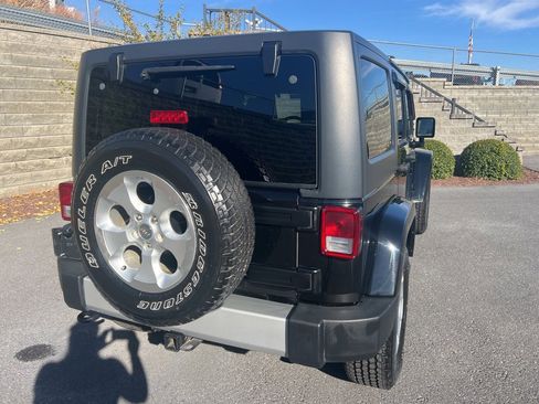 Used 2013 Jeep Wrangler Unlimited Sahara w/ Connectivity Group image 10