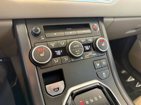 Used 2019 Land Rover Range Rover Evoque SE Premium image 36