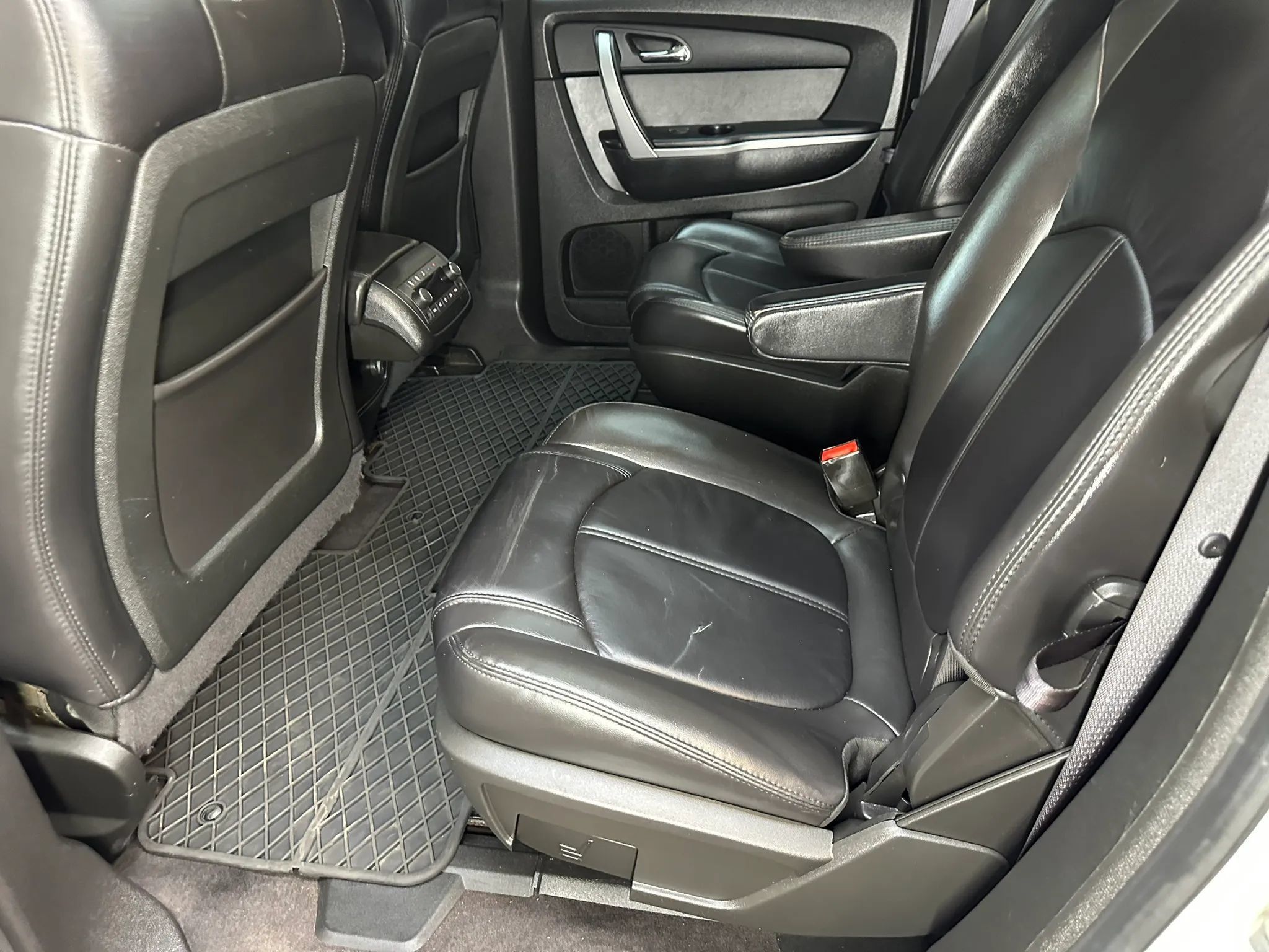 Used 2012 GMC Acadia SLT AWD/4WD image 25