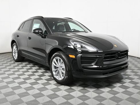 Certified 2025 Porsche Macan AWD image 23
