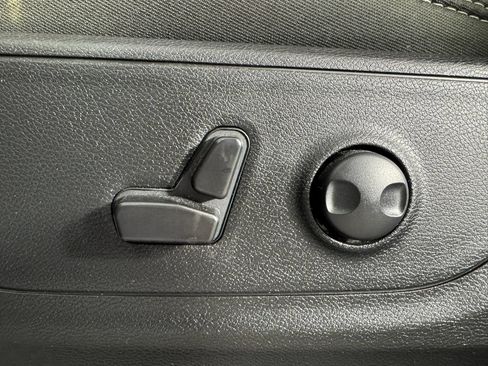 Used 2025 RAM 1500 Big Horn AWD/4WD image 32