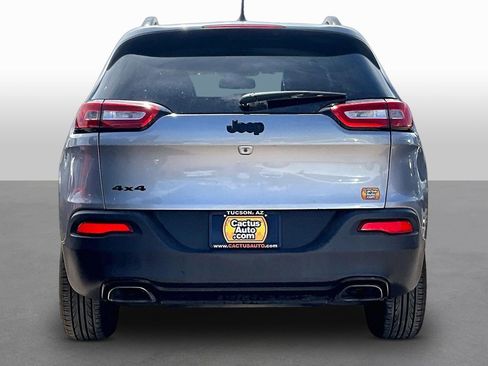 Used 2018 Jeep Cherokee Latitude w/ Altitude Package AWD/4WD image 4