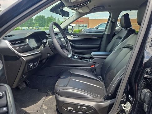 Used 2023 Jeep Grand Cherokee Limited w/ Luxury Tech Group II AWD/4WD image 6