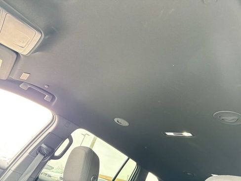 Used 2025 GMC Acadia Elevation image 22