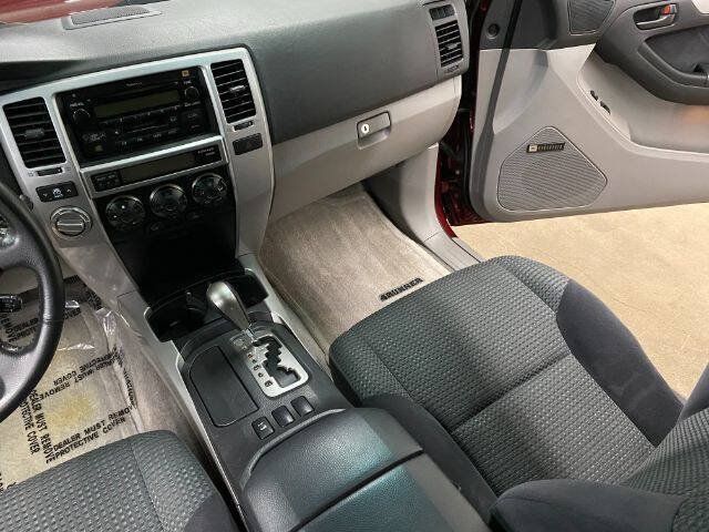 Used 2005 Toyota 4Runner SR5 AWD/4WD image 21