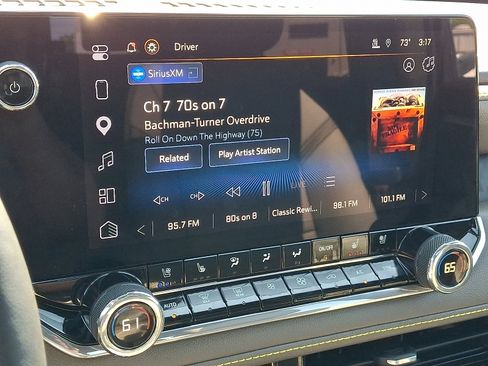 Used 2025 Chevrolet Colorado ZR2 w/ Technology Package AWD/4WD image 18
