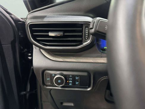 Used 2024 Ford Explorer Platinum w/ Technology Package AWD/4WD image 59