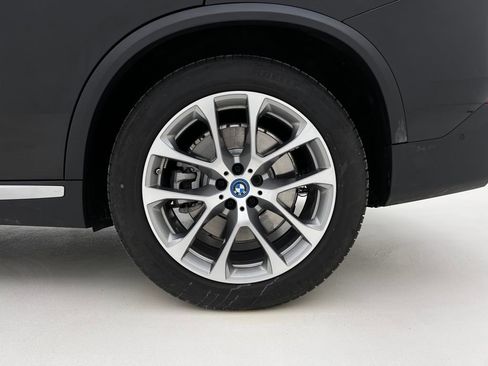 Certified 2025 BMW X5 xDrive50e w/ Premium Package image 29