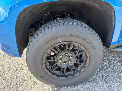 Used 2021 Chevrolet Colorado LT image 13