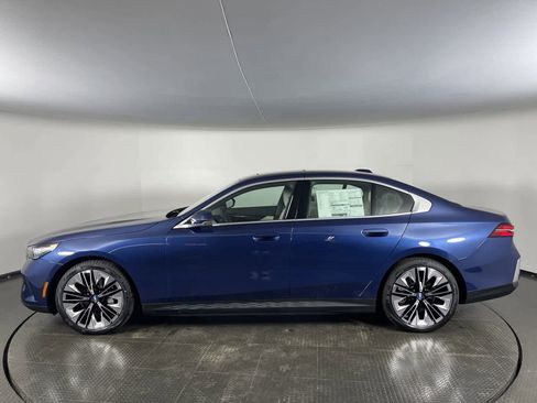 Certified 2024 BMW i5 eDrive40i w/ Premium Package image 7