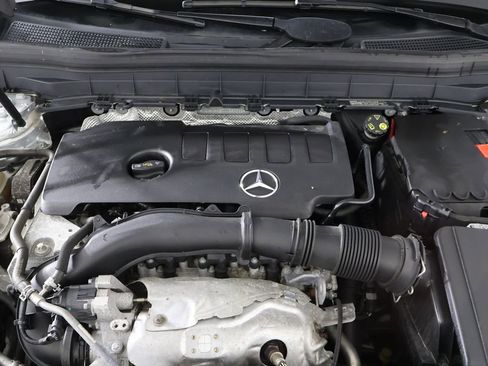 Used 2021 Mercedes-Benz GLB 250 4MATIC w/ Premium Package image 21