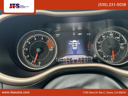 Used 2017 Jeep Cherokee Limited w/ Luxury Group image 30