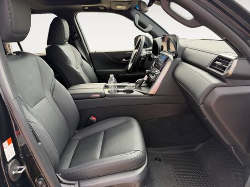 Used 2025 Lexus LX 700h Overtrail AWD/4WD image 15