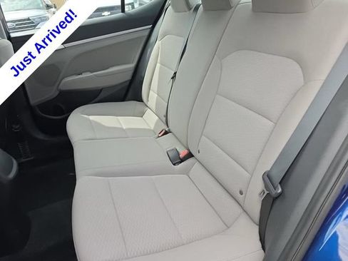 Used 2020 Hyundai Elantra SE FWD image 8