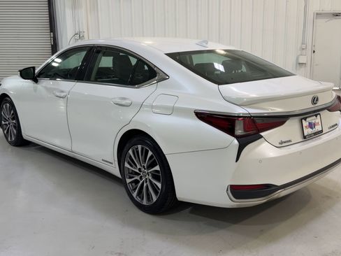 Used 2020 Lexus ES 300h w/ Premium Package image 8