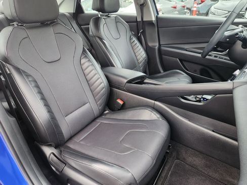 Certified 2023 Hyundai Elantra Limited w/ Preferred Accessory Package image 15