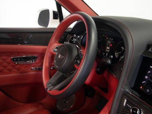 Used 2022 Bentley Bentayga image 55