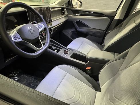 New 2026 Volkswagen Tiguan SE image 17