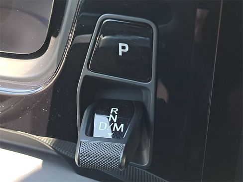 Used 2025 Porsche Cayenne image 34